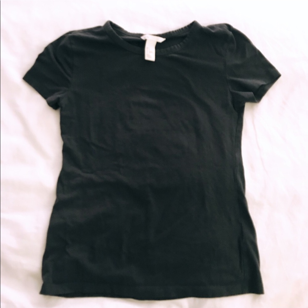 BASIC WOMEN’S GREY T-SHIRT (SMALL)